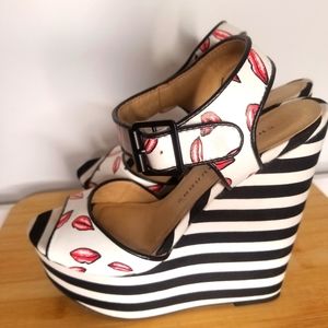 Black & White wedges